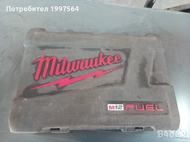 Милуоки, Milwaukee M12 Fuel комплект импакт, винтовърт, зарядно, куфар, батерии, снимка 4 - Куфари с инструменти - 42026129