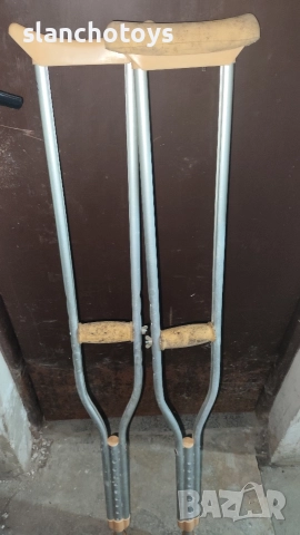 Патерици,алуминиеви,регулируеми.