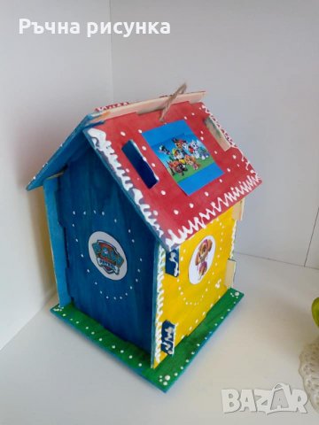 Пълна с лакомства-дървена къщичка с името на детето ,любимата тема и лакомства, снимка 4 - Декорация за дома - 34587337