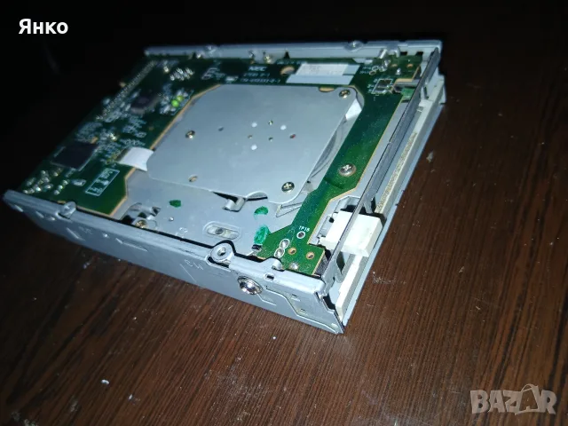 вътрешно флопи дисково устройство (FDD), модел NEC FD1231H. , снимка 2 - Кабели и адаптери - 55782308