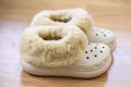 Оригинални обувки с пух Crocs Furever Crush Shoe, размери 36-39, снимка 1 - Чехли - 42629254