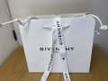 Автентична бутикова Givenchy подаръчна торба 25x22cm