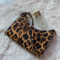 Дамска леопардова малка чанта 20лв, снимка 1 - Чанти - 44739396