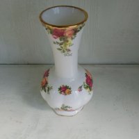 Порцелан Royal Albert, кралски порцелан ваза 1962, снимка 3 - Други ценни предмети - 42107420