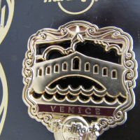 Оригинална метална значка Hard Rock Cafe Венеция, Италия, снимка 2 - Колекции - 36421622