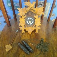 Немски часовник с кукувичка и шишарки за тежинки, снимка 1 - Стенни часовници - 38671249