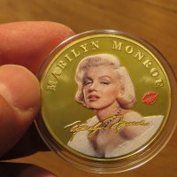 Възпоменателната монета с позлата  Мерлин Монро за ценители и колекционери е колекционерски предмет,, снимка 3 - Антикварни и старинни предмети - 39876513