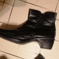 Clarks ест.кожа като нови, снимка 2 - Дамски боти - 39565153