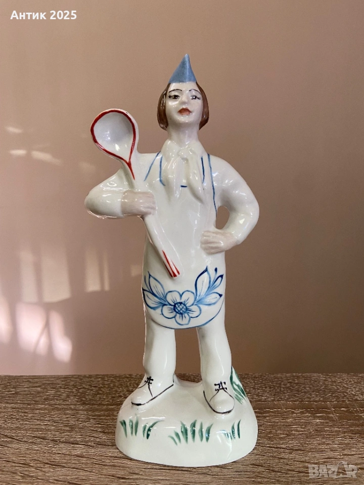 Винтидж порцеланова статуетка „Готвачка с черпак“, СССР, снимка 1