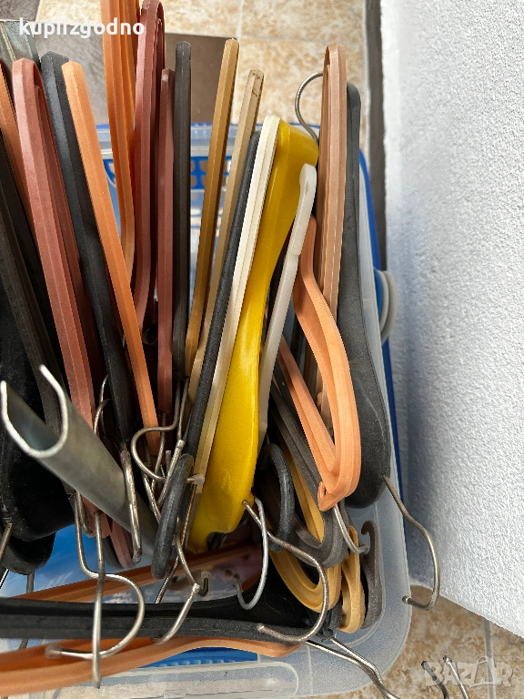 Закачалките за гардероб се подаряват, снимка 1