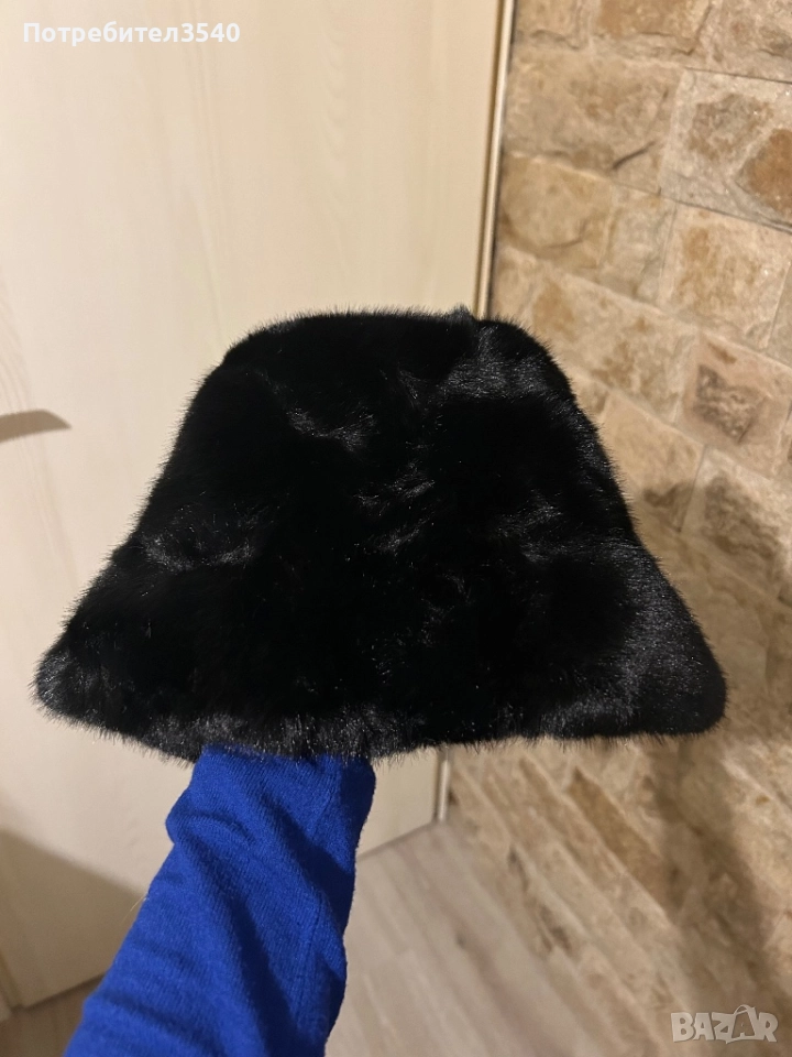 Дамска пухкава шапка, снимка 1