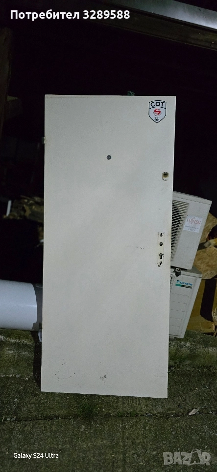 Стандартна метална врата86/200 лява в бял цвят с допълнителна касова брава., снимка 1