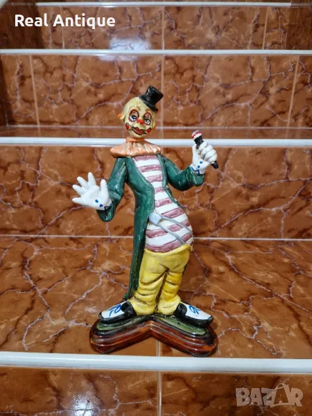 Прекрасна антикварна колекционерска испанска порцеланова фигура статуетка Клоун , снимка 1