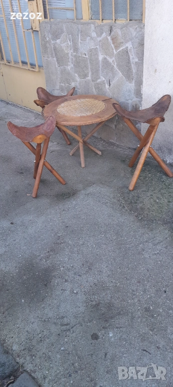 Маса и три стола-масив и кожа, снимка 1