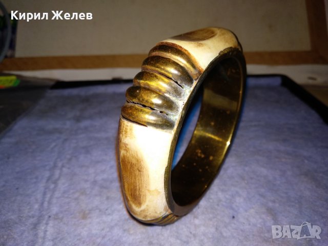 СТАРА БРОНЗОВА ТИБЕТСКА ЕТНОГРАФСКА ГРИВНА ИНКРУСТИРАНА с РЪЧНО ШЛИФОВАНА КАМИЛСКА КОСТ 2225, снимка 3 - Антикварни и старинни предмети - 41145888