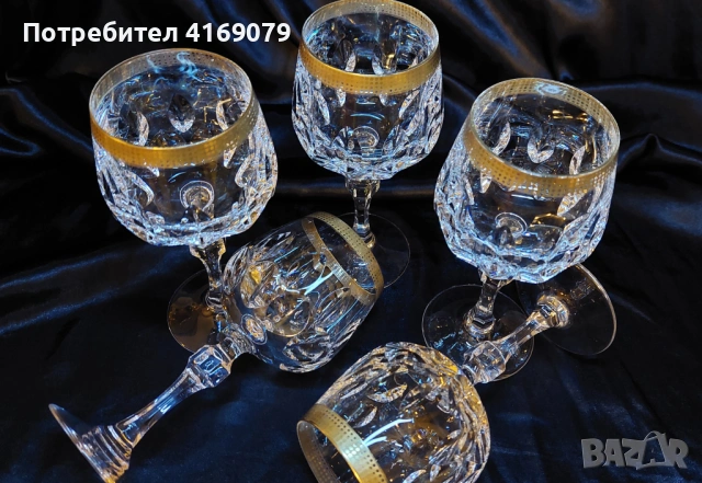 Кристални чаши за вино със златен кант