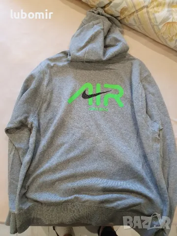 Prodavat se 2br bluzi na NIKE!