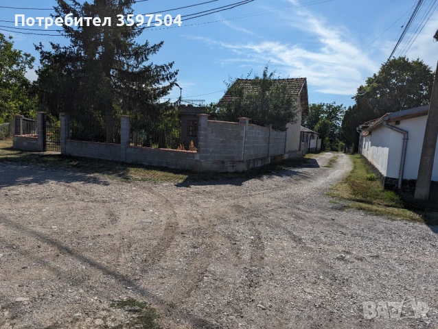 Парцел в регулация град Ловеч, в.з. Липака .1650 м2 . вода., снимка 4 - Парцели - 51178260