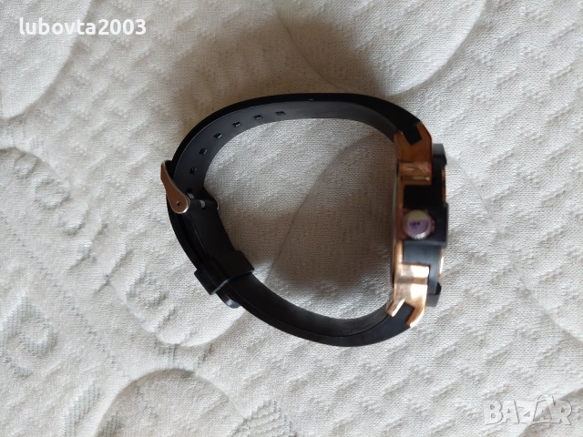 Дамски часовник Q&Q с камъни, снимка 6 - Дамски - 53245591