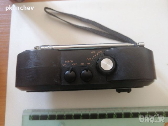 AM/FM радио с динамо и фенерче, снимка 4 - Радиокасетофони, транзистори - 41796035