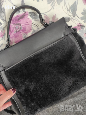 Черна дамска чанта с еко пух, снимка 3 - Чанти - 36203762