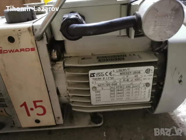 Двустъпална вакуум помпа Edwards E2M1.5 (11 кг) – За климатици и лаборатории , снимка 9 - Други машини и части - 55727746