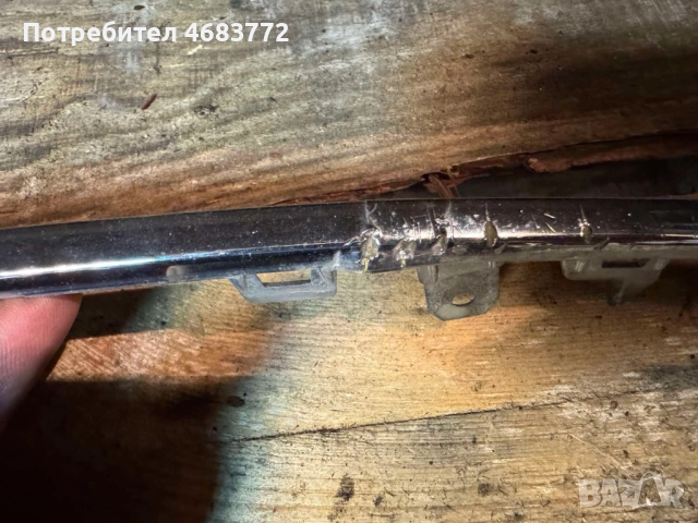 Никелова лайсна на предна решетка Тигуан Vw Tiguan само за 10лв. 5n0853768k, снимка 2 - Части - 52804566