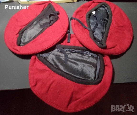 Червена барета шапка