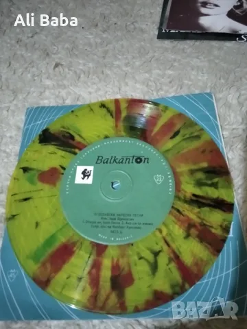 Малка плоча с цветен винил  5623 Югославски народни песни