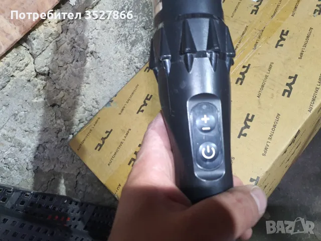 Акумулаторна прахосмукачка Livington , снимка 4 - Прахосмукачки - 48578368