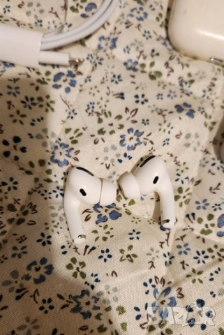 Безжични слушалки Apple AirPods Pro 1, снимка 5 - Apple iPhone - 53009557