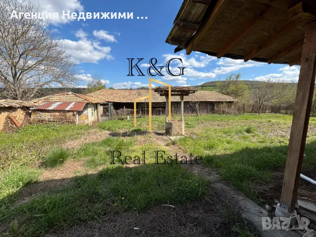 Едноетажна тухлена на гредоред къща в с. Осенец , снимка 8 - Къщи - 49890630