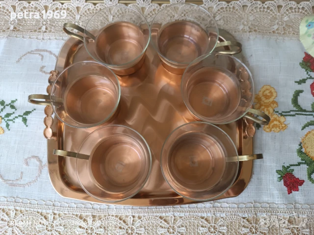 Комплект 6 чаши от боросиликатно стъкло, с медни подстакани И меден поднос, снимка 2 - Сервизи - 51064198
