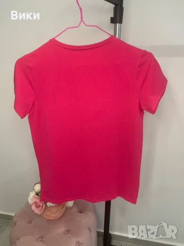 Тениска Guess, 16г, подходяща и за XS и S, снимка 3 - Тениски - 50449515