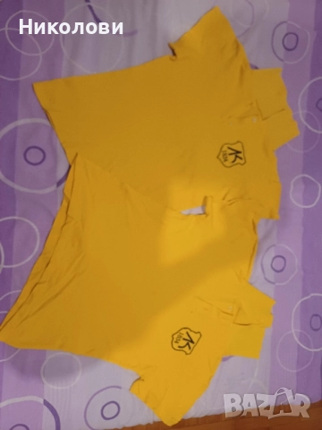 Две тениски, униформа Любен Каравелов 