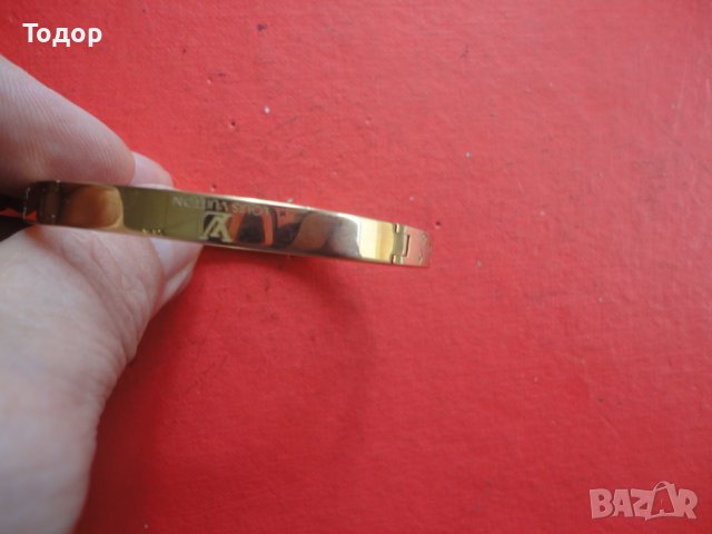 Страхотна позлатена гривна Louis Vuitton, снимка 8 - Гривни - 41203157