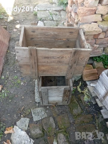 Стари дървени сандъчета