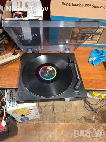 Продава се грамофон Aiwa PX-E80. 