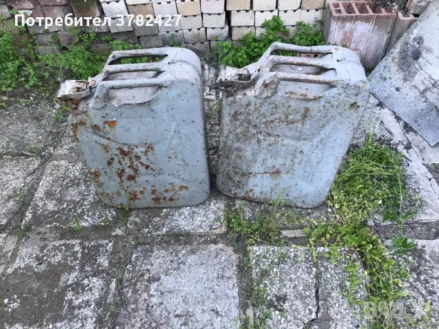 Метални туби за бензин, снимка 2 - Антикварни и старинни предмети - 50086344