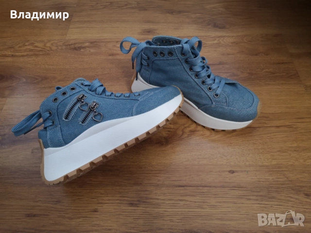 Дамски спортни обувки 