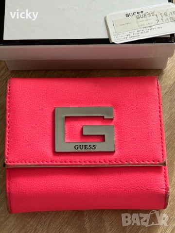 Оригинално дамско портомоне в електриков/неонов цвят, GUESS, снимка 2 - Портфейли, портмонета - 53382018