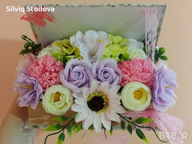 Свежа кутия книга📖 със сапунени цветя подходяща за учители📚 и за всеки ваш специален повод, снимка 2 - Подаръци за жени - 40950776