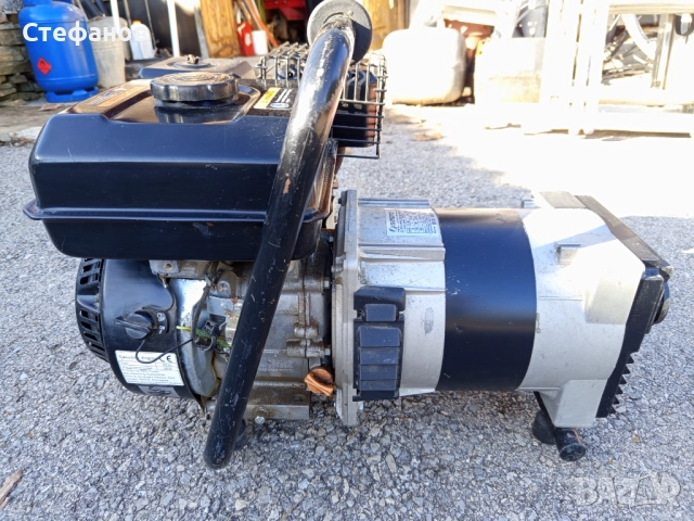 Продавам генератор 3 киловата бензинов четиритактов монофазен, снимка 7 - Генератори - 52429572