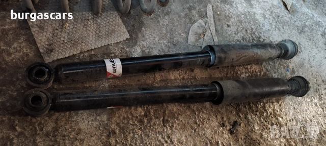 Заден амортисьор пружини Toyota Yaris 2002г, снимка 2 - Части - 53304145