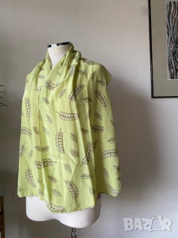 Светлозелен копринен шал на перца, снимка 3 - Шалове - 39375151