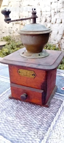 Стара немска кафемелачка,1920г,махагон,бронз, снимка 2 - Други ценни предмети - 49166299