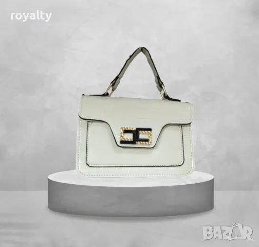 Дизайнерска бяла дамска чанта с модерно закопчаване, снимка 2 - Чанти - 49002321
