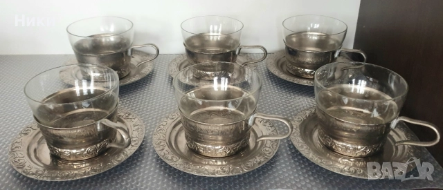 Чаши за кафе и чай в метален държач