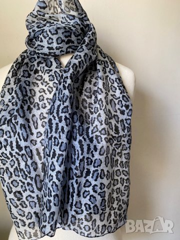 Копринен шал в леопардов, сив принт, снимка 2 - Шалове - 38408709