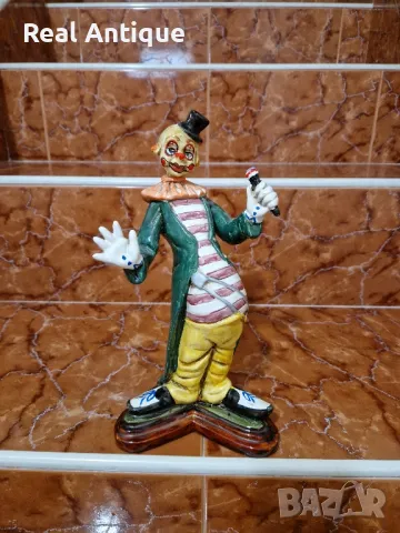 Прекрасна антикварна колекционерска испанска порцеланова фигура статуетка Клоун , снимка 1